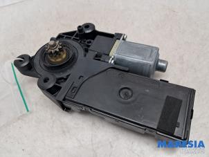 Begagnade Motor, dörrfönster Renault Megane III Grandtour (KZ) 2.0 16V CVT Pris € 40,00 Marginaltabell erbjuds av Maresia Parts