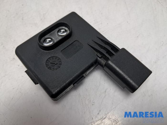 Używane Keyless Entry-Antena Renault Megane III Grandtour (KZ) 2.0 16V CVT Cena € 30,00 Procedura marży oferowane przez Maresia Parts