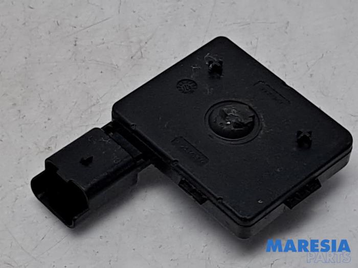 Używane Keyless Entry-Antena Renault Megane III Grandtour (KZ) 2.0 16V CVT Cena € 30,00 Procedura marży oferowane przez Maresia Parts