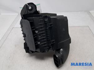 Usagé Boîtier filtre à air Renault Talisman Estate (RFDK) 1.6 Energy TCe 150 Prix € 35,00 Règlement à la marge proposé par Maresia Parts