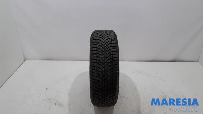 Używane Opona Citroen Berlingo Cinqspace, Multispace 1.6 VTi 95 16V Cena € 29,99 Procedura marży oferowane przez Maresia Parts