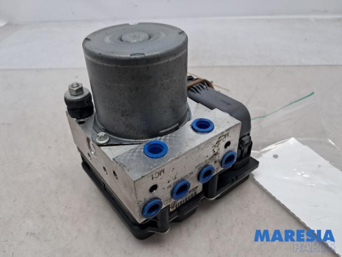 Usagé Pompe ABS Citroen C4 Picasso (UD/UE/UF) 1.6 16V THP Sensodrive Prix € 130,00 Règlement à la marge proposé par Maresia Parts