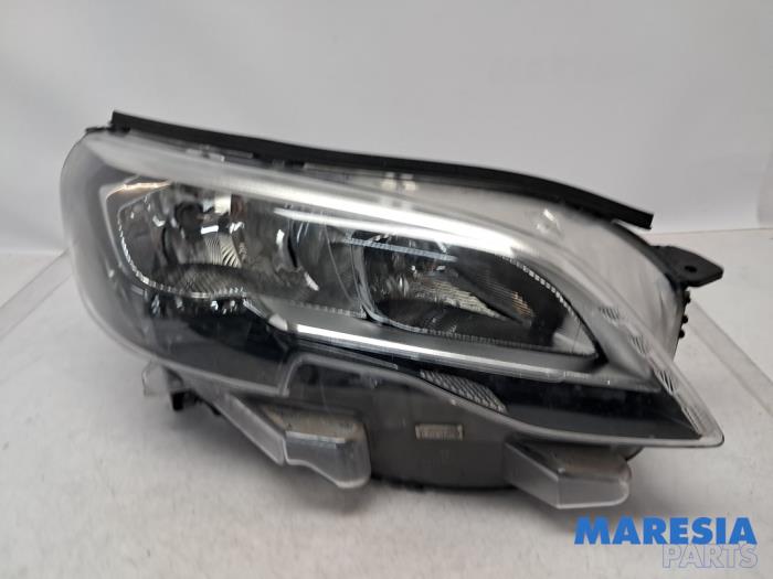 Używane Reflektor prawy Peugeot Expert (V1/VA/VB/VE/VF/VT/VY) 2.0 Blue HDi 120 16V Cena € 272,25 Z VAT oferowane przez Maresia Parts