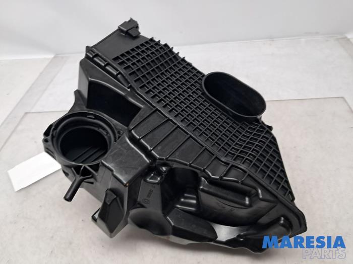 Begagnade Luftfilterhus Renault Clio IV Estate/Grandtour (7R) 1.5 Energy dCi 90 FAP Pris € 20,00 Marginaltabell erbjuds av Maresia Parts