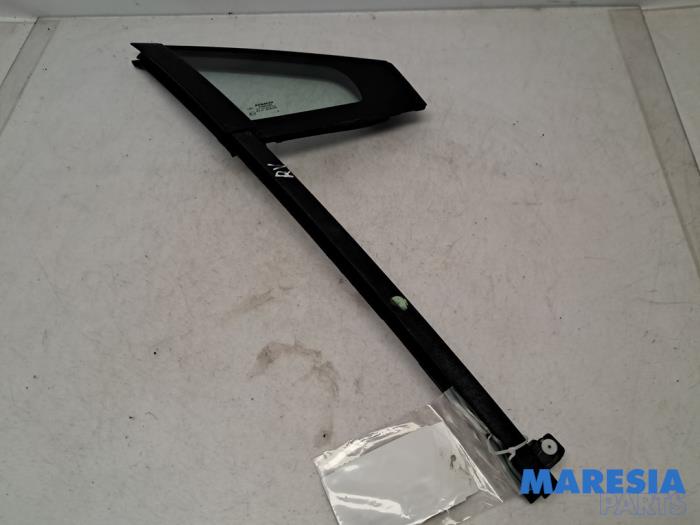 Usados Ventanilla triangular derecha delante Renault Clio IV Estate/Grandtour (7R) 1.5 Energy dCi 90 FAP Precio € 40,00 Norma de margen ofrecido por Maresia Parts