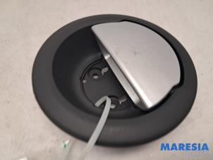 Gebrauchte Schiebetürgriff links Renault Kangoo/Grand Kangoo (KW) 1.6 16V Preis € 20,00 Margenregelung angeboten von Maresia Parts