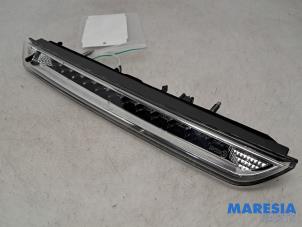 Używane Dodatkowe swiatlo stopu srodek Peugeot 2008 (CU) 1.6 VTI 16V Cena € 40,00 Procedura marży oferowane przez Maresia Parts