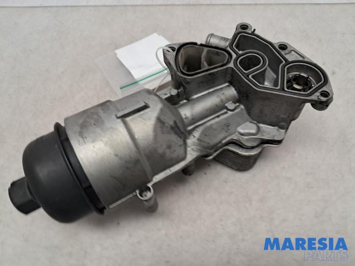 Gebrauchte Ölfiltergehäuse Peugeot 308 SW (L4/L9/LC/LJ/LR) 1.6 BlueHDi 120 Preis € 35,00 Margenregelung angeboten von Maresia Parts