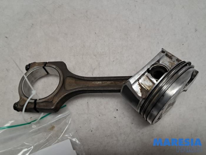 Begagnade Vevstake Peugeot 2008 (CU) 1.6 VTI 16V Pris € 50,00 Marginaltabell erbjuds av Maresia Parts