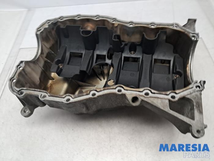 Usagé Couvercle carter Renault Kangoo/Grand Kangoo (KW) 1.6 16V Prix € 30,00 Règlement à la marge proposé par Maresia Parts