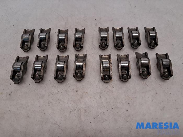 Usagé Culbuteur Renault Kangoo/Grand Kangoo (KW) 1.6 16V Prix € 30,00 Règlement à la marge proposé par Maresia Parts