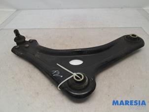 Begagnade Främre undre gaffelben, höger Peugeot 2008 (CU) 1.6 VTI 16V Pris € 39,95 Marginaltabell erbjuds av Maresia Parts