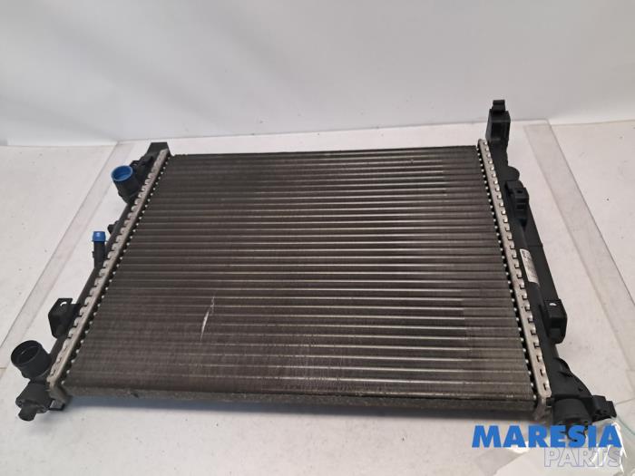 Usagé Radiateur Renault Kangoo/Grand Kangoo (KW) 1.6 16V Prix € 35,00 Règlement à la marge proposé par Maresia Parts