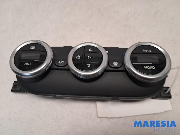Begagnade Värmekontrollpanel Fiat 500L (199) 1.4 Turbo 16V Pris € 139,99 Marginaltabell erbjuds av Maresia Parts