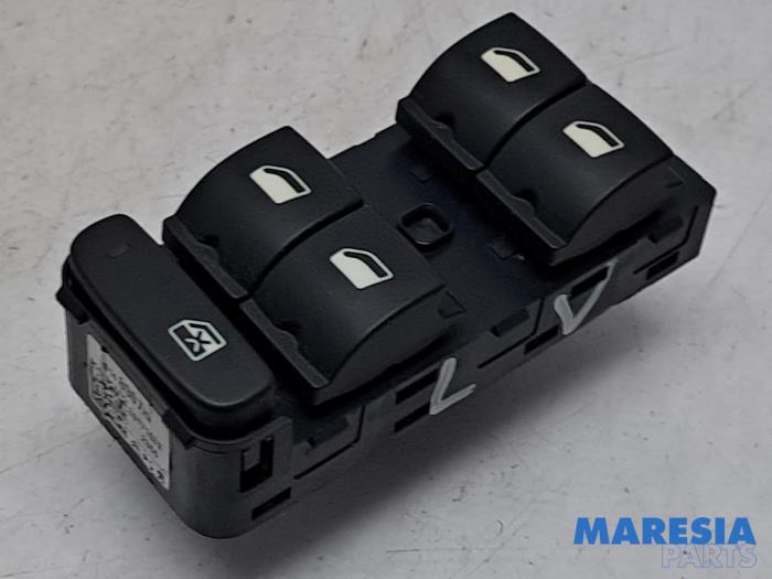 Używane Przelacznik combi okienny Citroen C3 (SX/SW) 1.2 Vti 12V PureTech Cena € 60,00 Procedura marży oferowane przez Maresia Parts
