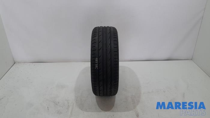 Używane Opona Opel Combo 1.3 CDTI 16V ecoFlex Cena € 30,25 Z VAT oferowane przez Maresia Parts