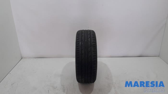 Używane Opona Opel Combo 1.3 CDTI 16V ecoFlex Cena € 30,25 Z VAT oferowane przez Maresia Parts