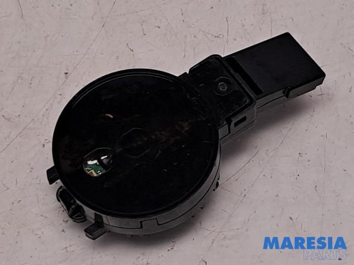 Begagnade Regnsensor Peugeot Expert (V1/VA/VB/VE/VF/VT/VY) 2.0 Blue HDi 120 16V Pris € 27,23 Inklusive moms erbjuds av Maresia Parts