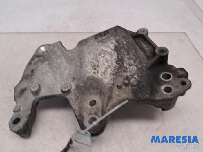 Used Engine mount Renault Trafic (1FL/2FL/3FL/4FL) 1.6 dCi 125 Twin Turbo Price € 42,35 Inclusive VAT offered by Maresia Parts