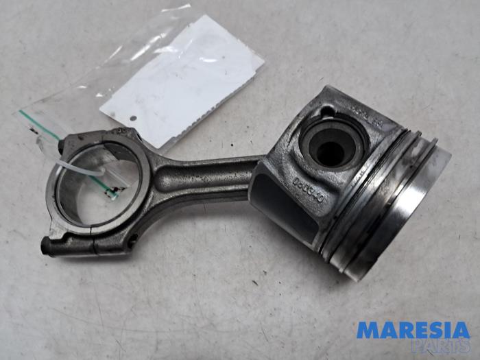 Usagé Piston Renault Trafic (1FL/2FL/3FL/4FL) 1.6 dCi 125 Twin Turbo Prix € 90,75 Prix TTC proposé par Maresia Parts