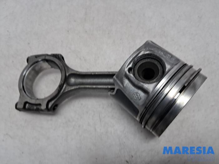Usagé Piston Renault Trafic (1FL/2FL/3FL/4FL) 1.6 dCi 125 Twin Turbo Prix € 90,75 Prix TTC proposé par Maresia Parts