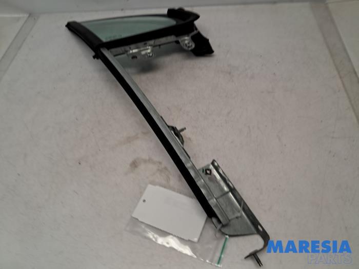 Usados Ventanilla triangular derecha delante Peugeot 207 CC (WB) 1.6 16V THP Precio € 35,00 Norma de margen ofrecido por Maresia Parts