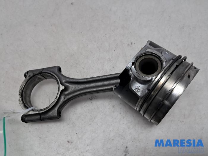 Używane Korbowód Peugeot Partner (EA//EF/EN/EU) 1.5 BlueHDi 100 Cena € 90,75 Z VAT oferowane przez Maresia Parts