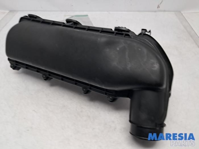 Begagnade Luftfilterhus Peugeot 207 CC (WB) 1.6 16V THP Pris € 35,00 Marginaltabell erbjuds av Maresia Parts