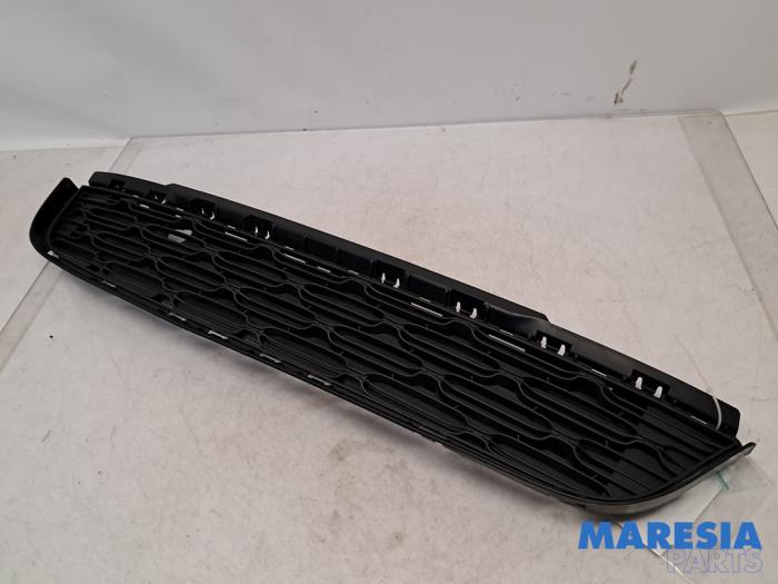 Używane Grill Citroen C3 (SX/SW) 1.2 Vti 12V PureTech Cena € 99,00 Procedura marży oferowane przez Maresia Parts