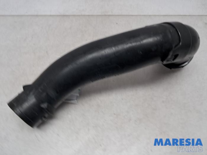 Begagnade Luftintagsslang Peugeot 207 CC (WB) 1.6 16V THP Pris € 25,00 Marginaltabell erbjuds av Maresia Parts