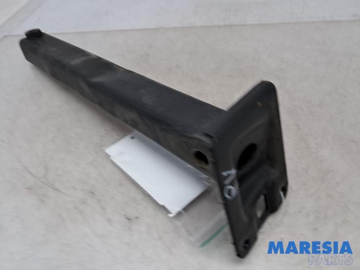Begagnade Framdelsstöd Peugeot 207 CC (WB) 1.6 16V THP Pris € 25,00 Marginaltabell erbjuds av Maresia Parts