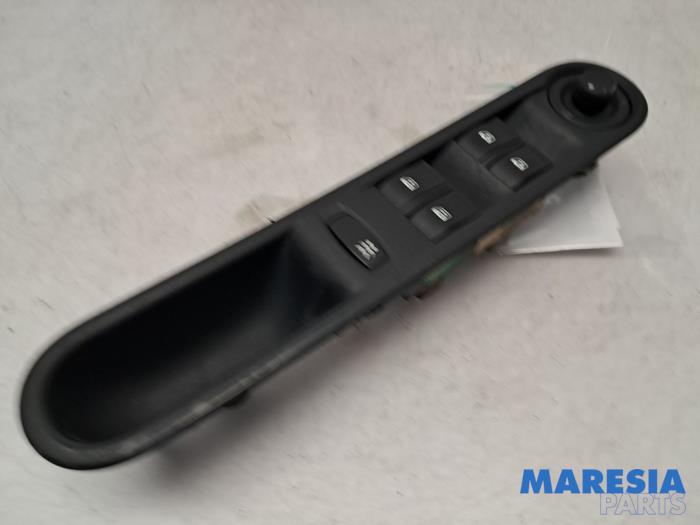 Usados Interruptor combinado de ventanillas Renault Espace (JK) 2.0 16V Precio € 30,00 Norma de margen ofrecido por Maresia Parts