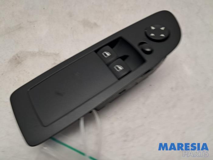 Usados Interruptor combinado de ventanillas BMW 1 serie (E81) 116i 1.6 16V Precio € 29,99 Norma de margen ofrecido por Maresia Parts
