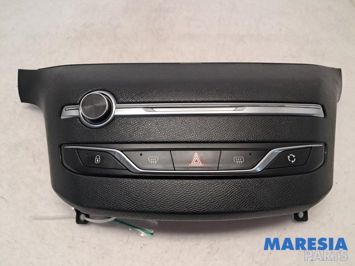 Używane Radio Peugeot 308 SW (L4/L9/LC/LJ/LR) 1.2 12V e-THP PureTech 130 Cena € 40,00 Procedura marży oferowane przez Maresia Parts