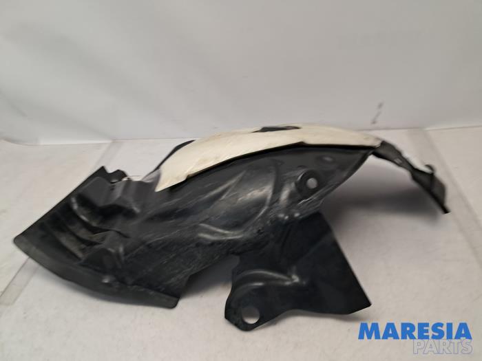 Używane Nadkole Renault Megane III Grandtour (KZ) 1.5 dCi 110 Cena € 25,00 Procedura marży oferowane przez Maresia Parts