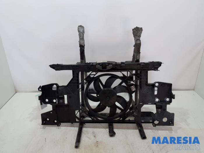 Begagnade Front Renault Megane III Grandtour (KZ) 1.5 dCi 110 Pris € 85,00 Marginaltabell erbjuds av Maresia Parts