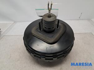 Usagé Servo frein Renault Espace (JK) 2.0 16V Prix € 50,00 Règlement à la marge proposé par Maresia Parts