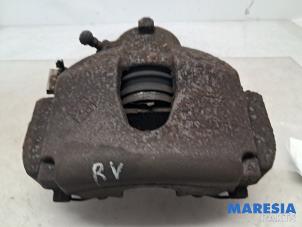 Używane Zacisk hamulcowy prawy przód Renault Espace (JK) 2.0 16V Cena € 50,00 Procedura marży oferowane przez Maresia Parts