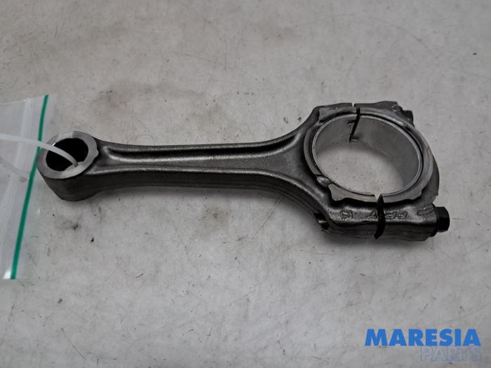 Usagé Bielle Alfa Romeo Giulietta (940) 1.4 TB 16V MultiAir Prix € 45,00 Règlement à la marge proposé par Maresia Parts