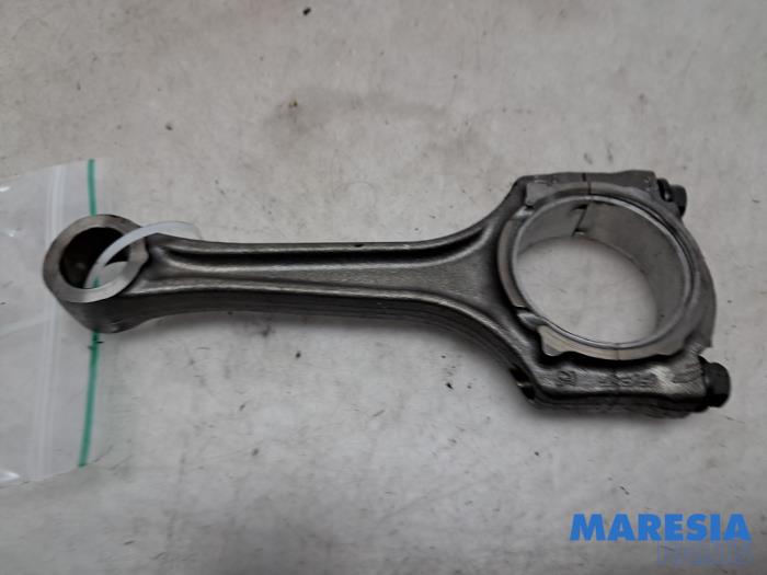 Usagé Bielle Alfa Romeo Giulietta (940) 1.4 TB 16V MultiAir Prix € 45,00 Règlement à la marge proposé par Maresia Parts