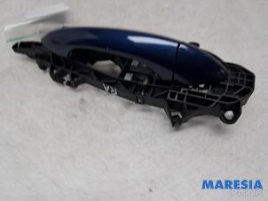 Begagnade Dörrhandtag, 4-dörrars, höger bak Opel Astra K Sports Tourer 1.2 Turbo 12V Pris € 25,00 Marginaltabell erbjuds av Maresia Parts