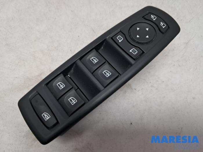 Używane Przelacznik combi okienny Renault Megane III Grandtour (KZ) 1.5 dCi 110 Cena € 35,00 Procedura marży oferowane przez Maresia Parts