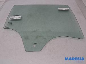 Usados Ventanilla de puerta de 4 puertas derecha detrás Opel Astra K Sports Tourer 1.2 Turbo 12V Precio € 65,00 Norma de margen ofrecido por Maresia Parts
