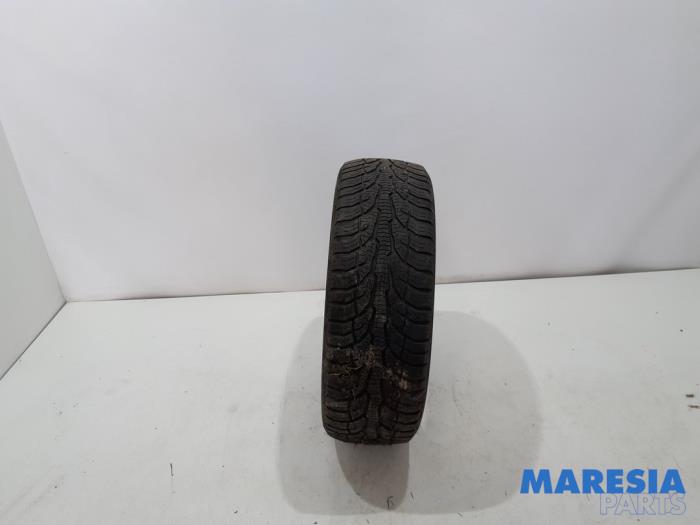 Używane Opona Opel Combo Life/Tour 1.5 CDTI 100 Cena € 30,25 Z VAT oferowane przez Maresia Parts