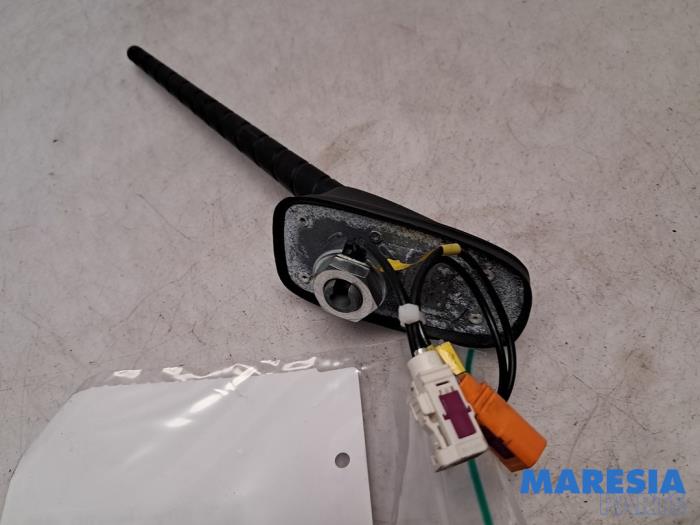 Używane Antena Opel Combo Life/Tour 1.5 CDTI 100 Cena € 30,24 Z VAT oferowane przez Maresia Parts