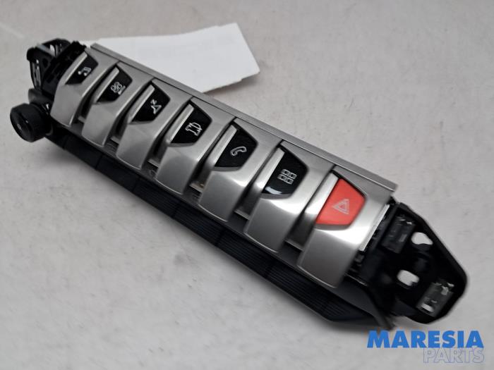 Usados Interruptor Peugeot 5008 II (M4/MC/MJ/MR) 1.2 12V e-THP PureTech 130 Precio € 135,00 Norma de margen ofrecido por Maresia Parts
