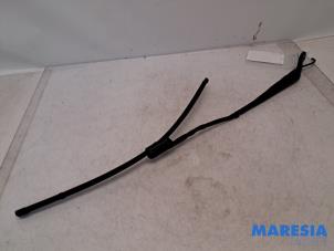Begagnade Främre torkararm Opel Combo Life/Tour 1.5 CDTI 100 Pris € 24,20 Inklusive moms erbjuds av Maresia Parts