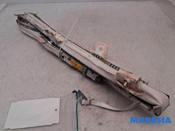 Używane Kurtyna prawa Opel Astra K Sports Tourer 1.2 Turbo 12V Cena € 60,00 Procedura marży oferowane przez Maresia Parts