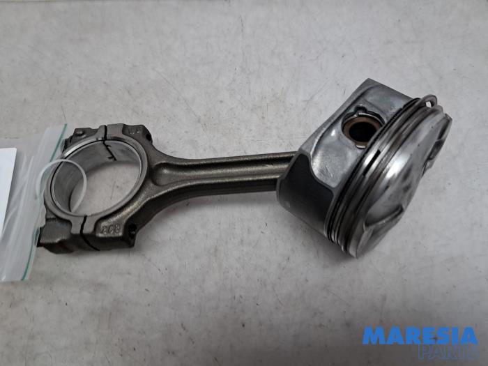 Usagé Bielle Alfa Romeo Brera (939) 2.2 JTS 16V Prix € 131,25 Règlement à la marge proposé par Maresia Parts