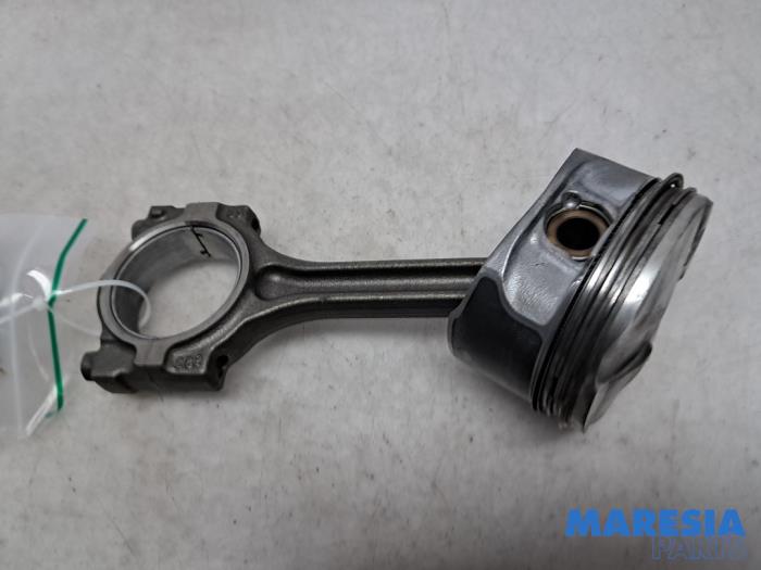Usagé Bielle Alfa Romeo Brera (939) 2.2 JTS 16V Prix € 131,25 Règlement à la marge proposé par Maresia Parts
